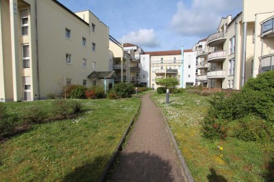 Ruhige 2-Zimmer-Wohnung mit Tiefgarageplatz  & Balkon in idyllischer Spreelage nahe dem Zentrum