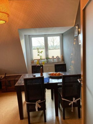 *auf Zeit v. 1.6 - 30.9.25 helle, möbilierte  2-Zimmer-DG-Wohnung mit Balkon und EBK in Fulda