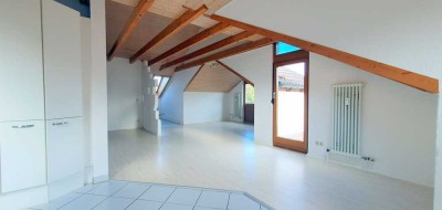 * traumhafte 2,5 Zi. DG Wohnung - provisionsfrei *