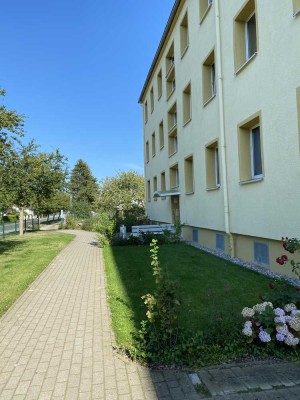 Güttin, Vollständig renovierte 2-Raum-Wohnung mit Balkon im Erdgeschoss zur Sonnenseite