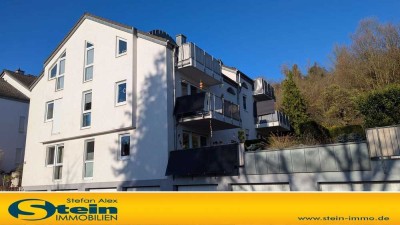 Schöne 2-Zimmer-Dachgeschosswohnung mit großem Balkon, Garage, Stellplatz und herrlicher Aussicht !