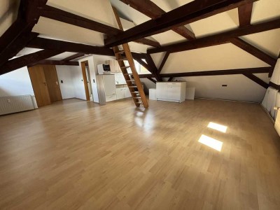 Wunderschöne besondere DG-Wohnung im frisch sanierten Fachwerkhaus