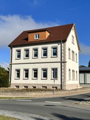 Wohnhaus mit 3 WE und 7 Garagen in zentraler Lage von Weikersheim