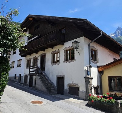 Sanierungsbedürftiges Haus im Zentrum!