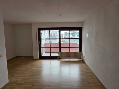 Kleine 2-ZW mit Balkon im unteren Frauenland!