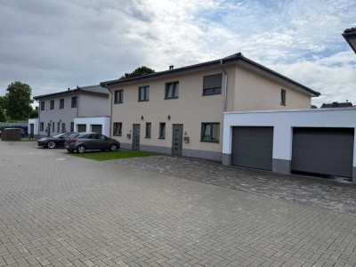Doppelhaushälfte im Zentrum von Dierdorf mit Garten zu verkaufen.