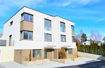 Eleganz trifft modernen Wohnkomfort: Exklusive lichtdurchflutete Doppelhaushälfte - attraktive Lage