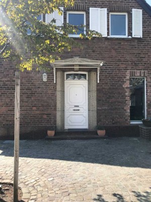 kernsaniertes, freistehendes Einfamilienhaus mit fünf Zimmern und EBK in Neuss
