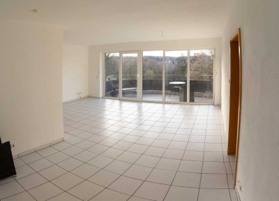 Gepflegte Hochparterre-Wohnung mit zwei Zimmern sowie Balkon und EBK in Dortmund