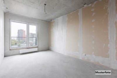 1- bis 2-Familienhaus und Werkstatt mit Büro