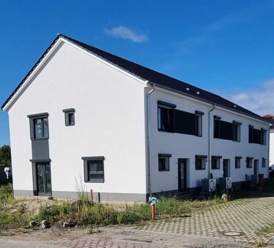 Neubau (KfW 40)  Reihenendhaus in Sarstedt OT Heisede - Wohnen am Forellensee