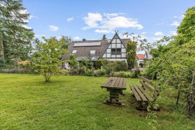 Charmantes Einfamilienhaus mit großem Grundstück und Wintergarten