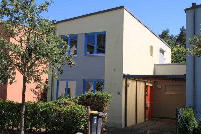 Modernes Reihenhaus mit Garten, Balkon & Carport – ruhig gelegen in Hennigsdorf