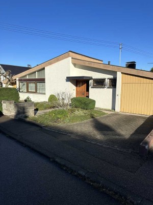 großzügiger Bungalow mit einer exklusiven Lage in Freiberg am Neckar.