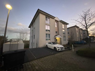 Großzügige & Neuwertige 3 Zimmer Wohnung in grüner Oase mit Autobahn & Bahnhofsanbindung | Balkon