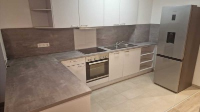 Schöne und Helle 2-Zimmer Wohnung mit großer Terasse