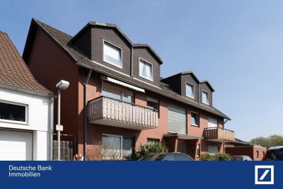 Mehrfamilienhaus mit 6 Wohneinheiten und 6 Garagen
