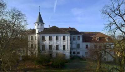 [HIC] Schloss Tucheim – Denkmalgeschütztes Herrenhaus mit Sanierungsbedarf!