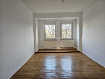 Charmante 3-Zimmer-Altbauwohnung mit Balkon und Einbauküche!!