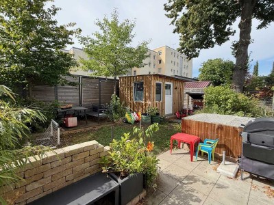 **Kuscheliges Nest mit Hauscharakter**  3-Zimmer-Maisonettewohnung inkl. 2 TG-Stellplätze in FFB