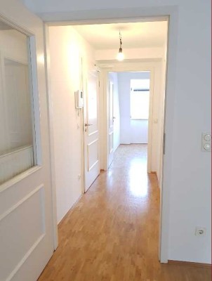 Helle 3-Zimmer Wohnung im 3. OG in Regensburg Innenstadt
