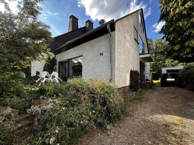 Idyllische Einfamilien-Doppelhaushälfte mit Rheinblick, viel Potential, Garage und  großem Garten