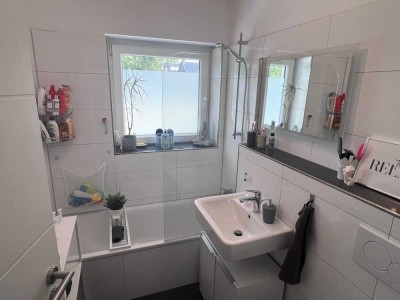 Schicke, helle, 3 Zimmer Wohnung mit Balkon, alles NEU