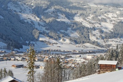 Off-Market-Chalet auf 4.000 m² Grundstück mit Widmung Bauland-Mischgebiet – Zillertal