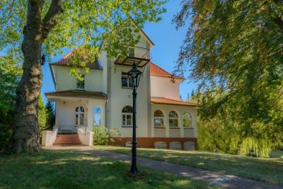 Repräsentative, geräumige und gepflegte 14-Raum-Villa mit gehobener Innenausstattung in Heikendorf