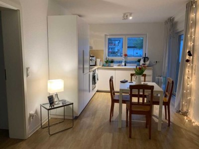Stilvolle, neuwertige 2-Raum-Souterrain-Wohnung mit geh. Innenausstattung mitTerassen