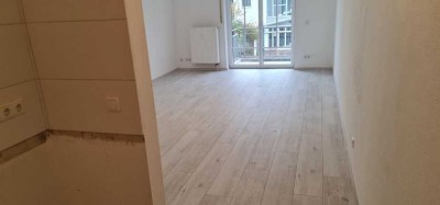 1 Zimmer Wohnung,Frisch saniert,neue EBK,Blk.,Tiefgarage,3 Gehminuten zum Bhf.