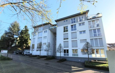 Elegante 4-Zimmer Wohnung mit Balkon im 1. OG in Baden-Baden Innenstadt mit einem Stellplatz.