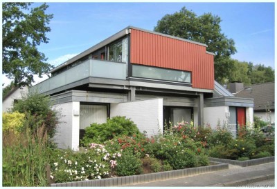 Stylish Wohnen in toller Lage: Architektenhaus mit riesiger Dachterrasse+Westgarten! FREI ab Mai`25