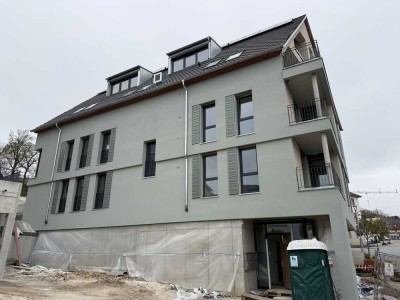 Erstbezug mit Garten, Terrasse, Balkon & Einbauküche: 3-Zimmer-Wohnung mit geh. Innenausstattung