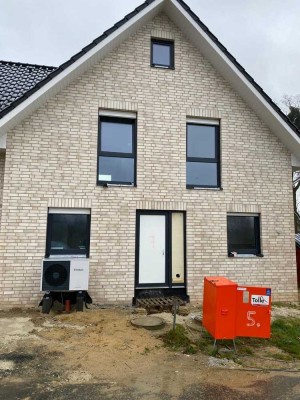 Moderne Doppelhaushälfte mit guter Lage