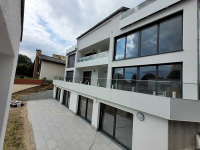Moderne, neuwertige 2,5-Zimmer Wohnung mit Terrassendeck in Amberg nach KfW 40+ Standard