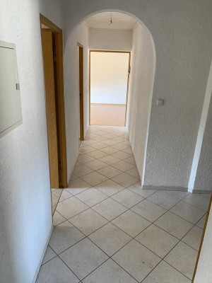 Familienfreundliche vier Zimmer Wohnung in Main-Kinzig-Kreis, Großkrotzenburg