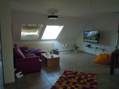 Gressenich, modernes Wohnen in lichtdurchfluteter, geräumiger 2-Zimmer-Wohnung, DG, mit Weitblick