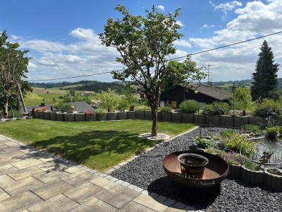 Nh. Grafenau: Modernisiertes 1 - 2 Fam.-Haus/Ferienhaus m. PV-Anlage  - herrliche Aussichtslage!