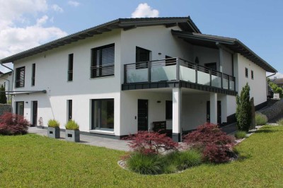 Top gepflegtes Zweifamilienhaus mit Schlossblick