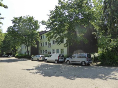 Gut geschnittene 4 Zimmerwohnung mit Balkon in Düsseldorf-Knittkuhl.