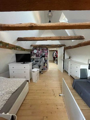 Charmante Dachgeschoss Wohnung in Lienzingen
