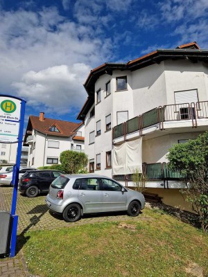 Geschmackvolle 2-Zimmer-Erdgeschosswohnung mit Balkon und Einbauküche