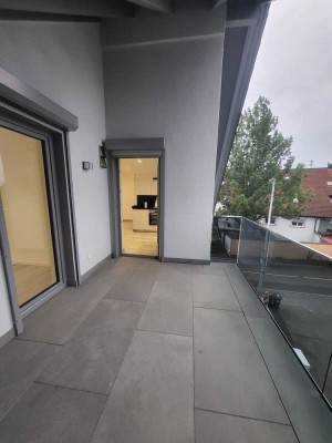 *PROVISIONSFREI *SOFORT BEZUGSFREI*
 Kernsanierte 5.Zi- Dachgeschosswohnung mit Küche +2 Bäder