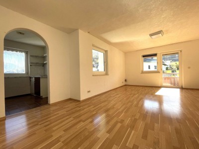 Renovierungsbedürftige 3-Zimmer Dachgeschosswohne mit zwei Balkone