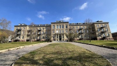 Großzügige, lichtdurchflutete 3,5-Zimmer-Wohnung mit hohen Decken, Balkon und schönem Weitblick