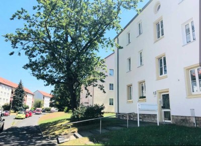 Hübsche 3-Raum-Wohnung mit gehobener Ausstattung, schicker Einbauküche und Stellplatz