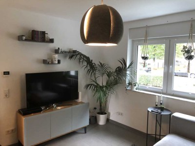 Freundliche und neuwertige 2-Zimmer-EG-Wohnung mit gehobener Innenausstattung in Duisburg-Wedau