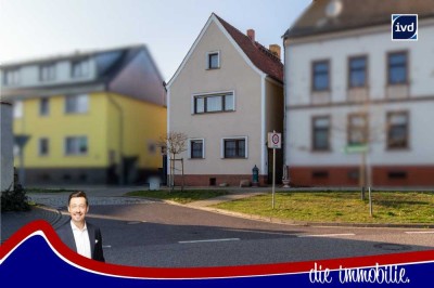 ***Einfamilienhaus mit Nebengelass und Grundstück***