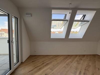 2-Zimmer Dachgeschosswohnung! Traum Terrasse/Loggia! Praktischer Grundriss!